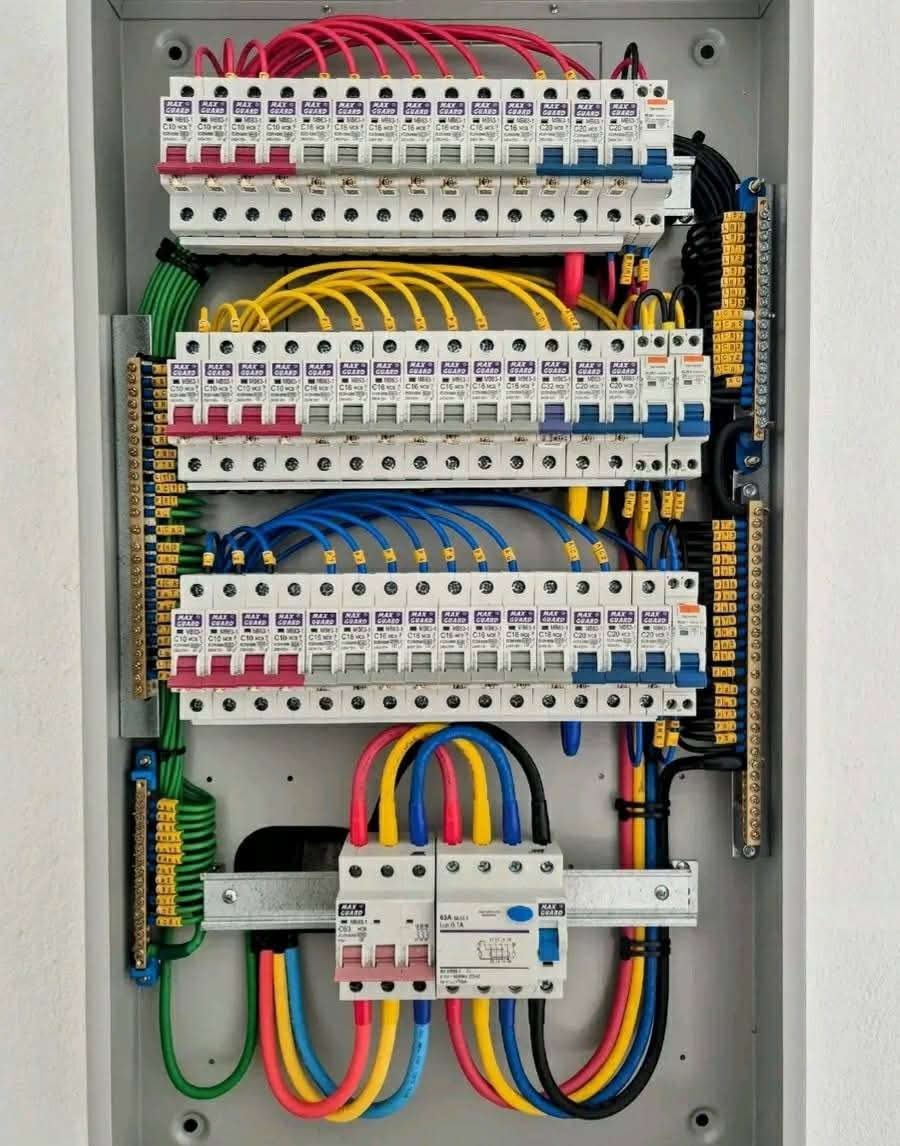 ورشة المهندس
للتأسيسات الكهربائية كافة
متوفر داخل وخارج منطقة البو عيثة وعرب جبور
وبأسعار مناسبة 
كل ماهو عليك تتصل وتجيك الورشة للباب 
مستعدون لعمل وصيانة البوردات حسب الطلب

***********
ابو محمد
متوفر واتساب
