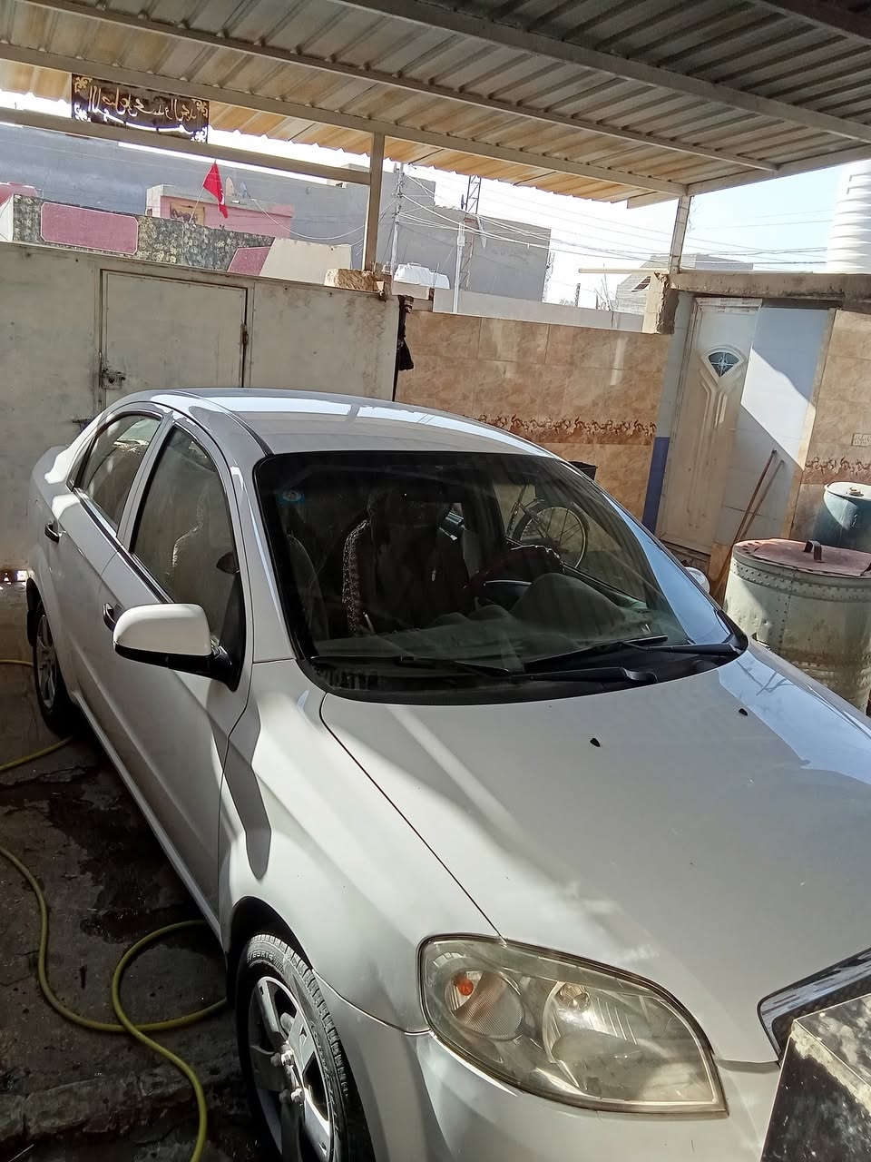 يتوفر بيت للبيع زراعي وجه البيت مقابيل الطابو معاملة الطابو موجودة في البلدية  في جسر ديالى القديم شارع المخازن شارع ٢٠ حي الشهيلات  غرب المختار علوان مساحة الكلية ٣٥٥م. البناء ٢٢٥م خلف البيت قطعة ١٣٠م مسيجة خدمات  كاملة السعر 140 مليون بي مجال .. رقم الموبايل *********** استاذ سليم ابو مرتضى
