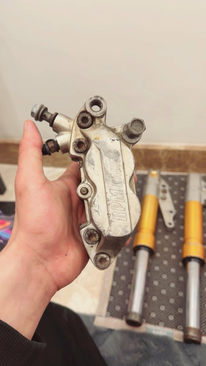 السلام عليكم تزويد سكنس لد جويتر جبير سلف جبير كاربون سكنس لد صدر كلجات اشاير كلشي مكفول وعل شغل كلمن وسعره ***********
