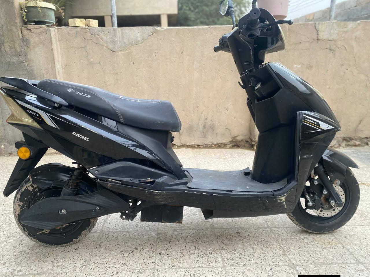 دراجه شحن للبيع كهربائيات شغله بطاريات نظيفة سعر  425 وبيها مجال رقم  ***********
