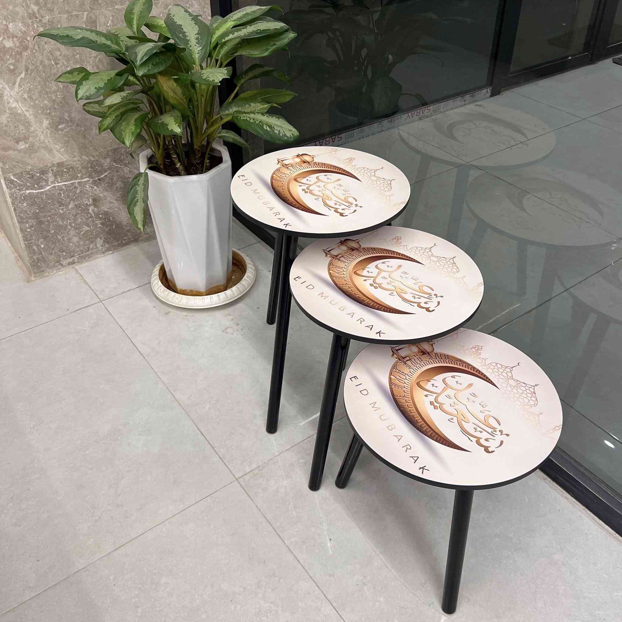 جديد جديد
طقم طاولات ضيافة عيد مبارك – تصميم دائري مزخرف (3 قطع)
• طقم طاولات ضيافة بتصميم أنيق مخصص لأجواء عيد الفطر والأضحى
• أسطح دائرية مطبوعة بعبارة EID MUBARAK مع زخرفة هلال وفانوس ولمسات إسلامية
• ثلاث طاولات بأحجام مختلفة يمكن ترتيبها بشكل متداخل أو منفصل
• أرجل سوداء بتصميم بسيط تعطي تباينًا واضحًا مع السطح المزخرف
• مناسبة للضيافة، التقديم، أو كطاولات جانبية للديكور الموسمي
المواصفات:
• النوع: طاولات ضيافة / طاولات جانبية
• العدد: 3 طاولات
• الشكل: دائري
• التصميم: عيد مبارك (هلال – فانوس – زخرفة إسلامية)
محتويات العلبة:
• 3 × طاولة دائرية بتصميم عيد مبارك
1 × طاولة حجم كبير، الابعاد: 40*57 سم.
1 × طاولة حجم متوسط، الابعاد: 40*47 سم.
1 × طاولة حجم صغير، الابعاد: 40*37 سم
السعر 33 الف فقط والتوصيل مجاني.  للطلب راسل الصفحة.


**إذا كنت صاحب هذا الإعلان وتريد حذفه لأي سبب، رجاءا أرسل رسالة إلى الدعم الفني**