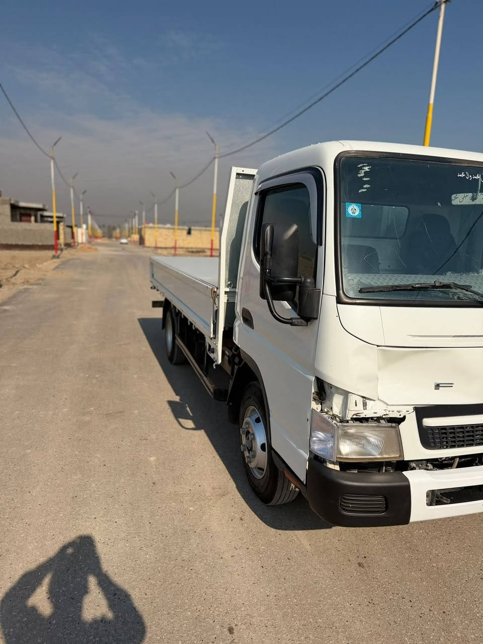 بسم الله الرحمن الرحيم السلام عليكم كنتر للبيع محسن موديل 2024 نضيفه السياره حلوه بيه ضربه مثل ماموضح بالصور الباقي كفاله عامه تجي وتاخذ ع الفحص السياره احله من الصور السعر 250$ وبيه مجال ابيع مستعجل الرقم *********** الرقم الثاني 0775000611
