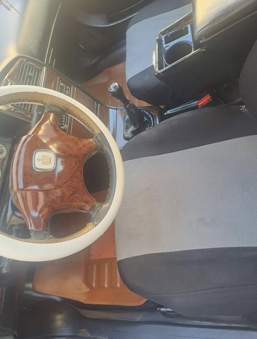 سلام عليكم سياره بيجو بارص للبيع مديل 2011رقم بصره محرك وكير وتبريد ثلج تخم تاير السعر 22وبيهه مجال للشراي الرقم ***********خابرو وتفاهمو ويا مكلف بل نشر انا
