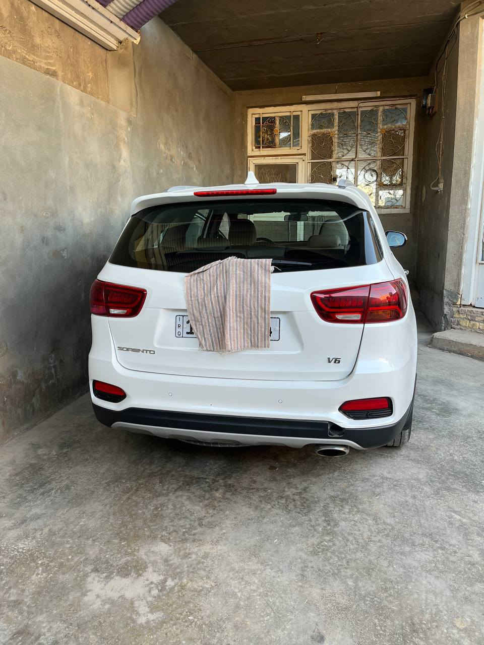 للبيع كيا سورنتو 19 خليجي رقم قادسيه انكليزي بسمي تحويل مباشر 
مكفوله ضربه صبغ تبديل عدا صبغ بالجنطة 
6سلندر 
بصمه تشغيل+بصمه ابواب 
7راكب
3قطع تبريد 
ايكو 
تحكم فول 
كامرة 
حساس امامي خلفي 
شاشه 
جنطه كهرباء 
كشن كهربا 
 سيارة جاهزة مكينه كير حداديه تبريد 
مكان السيارة ديوانيه اي استفسار 
(***********)
