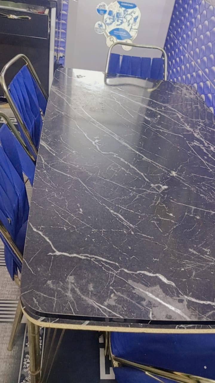 ميز طعام واربع كراسي قفله 85
للتواصل ***********
