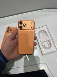 آيفون ١٧ برو ماكس • ٢٥٦ • خطوط بالشاشة