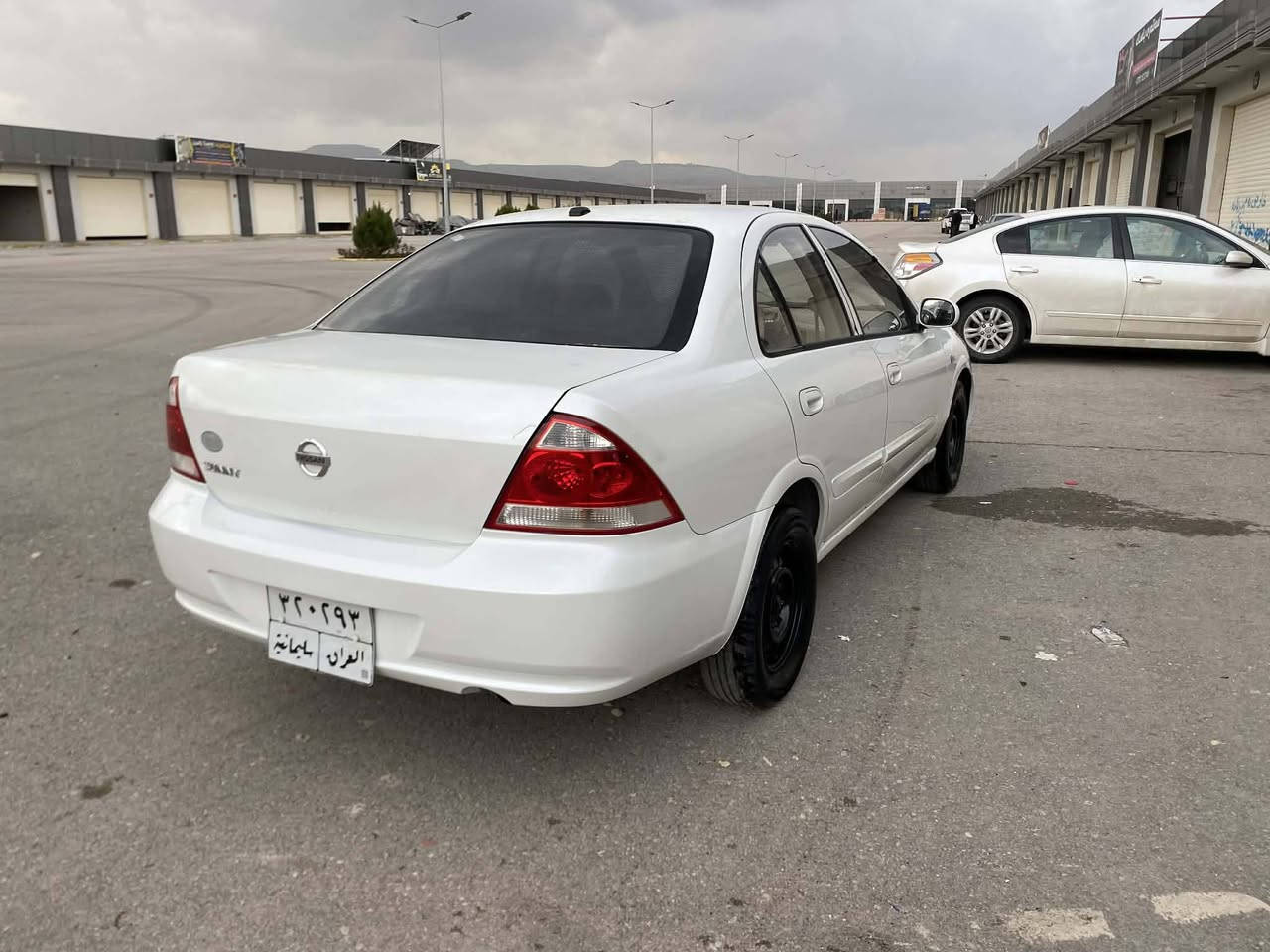 (بِسْمِ اللهِ الرَّحْمَٰنِ الرَّحِيمِ)
نیسان  صەنی کۆری
مودێل 2009
گیر ئۆتۆماتیک 
یەک پارچە بۆیاخ بێ ناوگرتن
سەیارەک بەس ماشالله ئه ویت 
سەیارەکە تازە پێشودوای داگیراوە 
 تبینی.سەیارەکە هی مەعرز نییە  
سەنەوی بەسەرچووە
ڕەقەمی خاوەنی ***********
