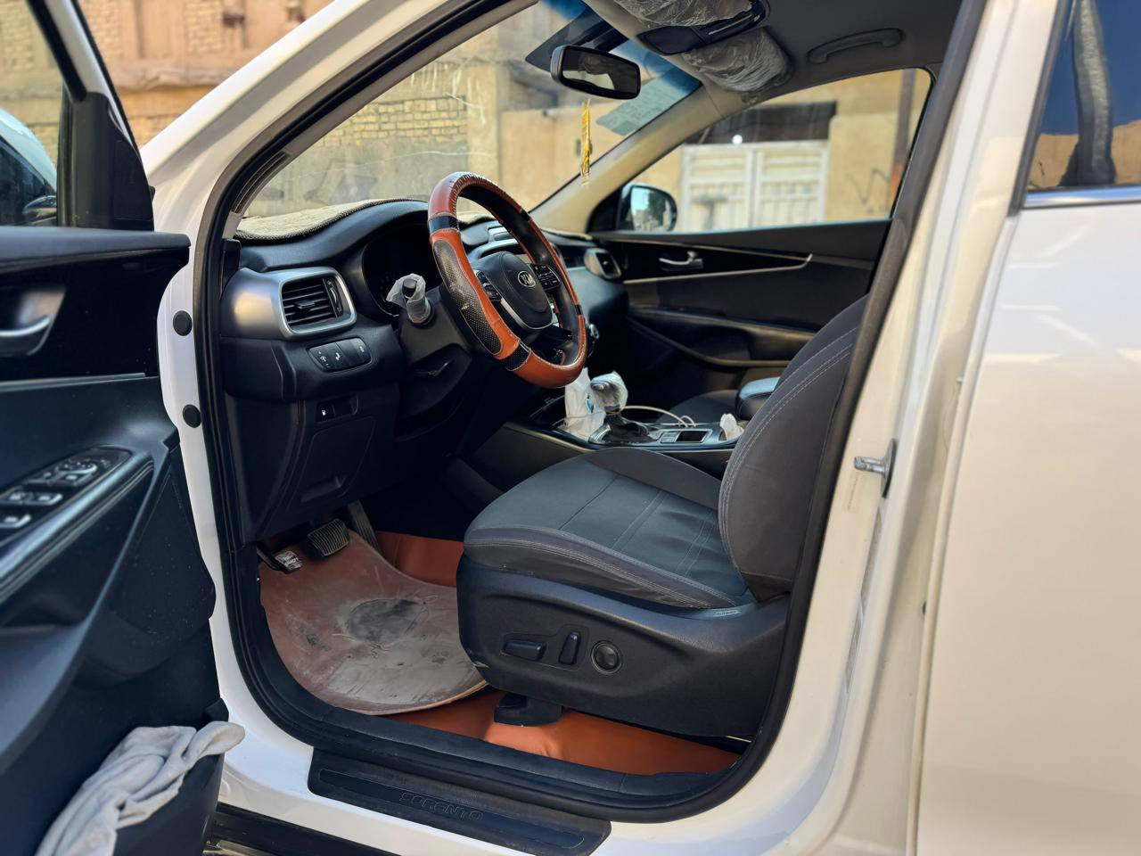 سورنتو مديل 19 أمريكي تحكم سترين ضربته موجوده بالمنشور 
الجاملغ مبدل والبنيد مصبوغ 
شاشه كبيره تخم تايرات 
ماشيه 150 ميل 
السعر 200$ وبيه مجال 
العنوان الناصريه مركز 
***********
