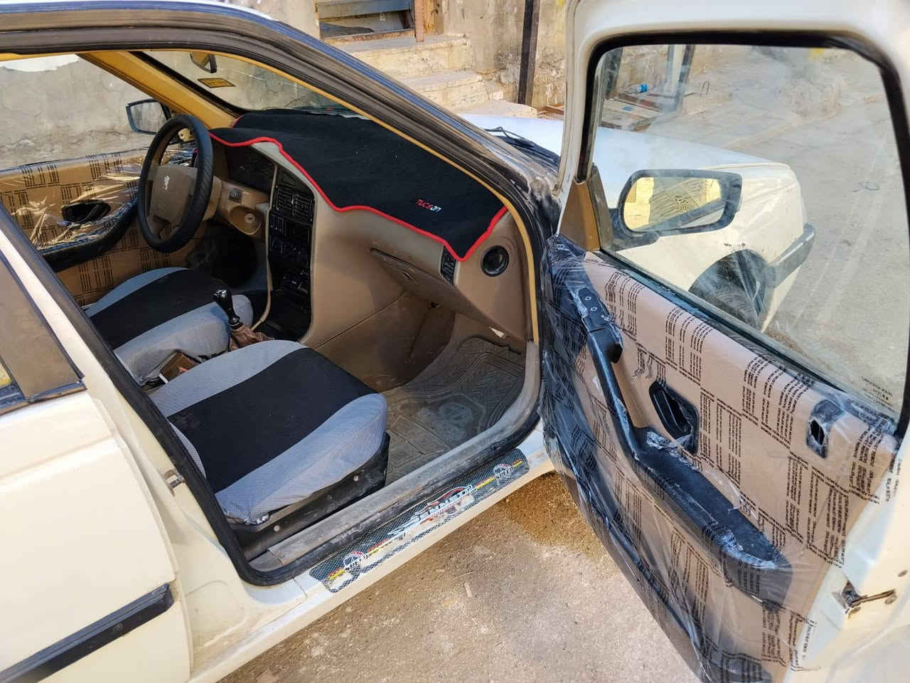 405 موديل 10 للبيع
السعر 30 ***********
