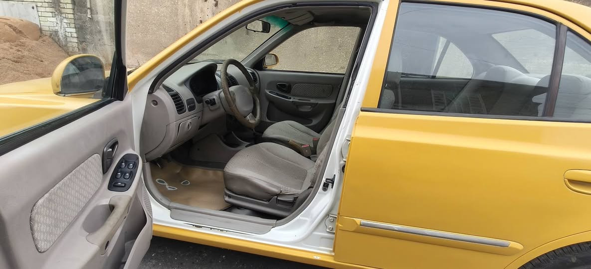 السلام عليكم
هيونداي فيرنا موديل 2014
گير محرك تبريد كله شغال خير من الله 
بيها طخة بالبنيد و الصفحة اليمنى موضحات بالصور 
بدون تبديل
مكان السيارة بغداد شارع فلسطين 
السعر 63 بيها مجال 
الاتصال ***********
