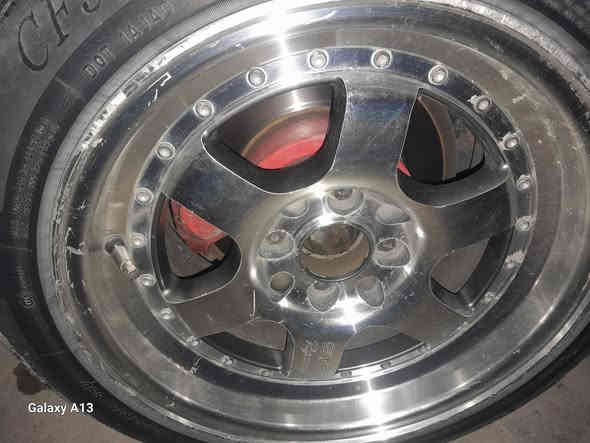 ويل زعره نضيفات سعرها ٣٠٠ وبيهن مجال ***********
