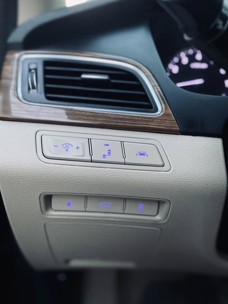 سلام عليكم
هيونداي سوناتا 2015 Vip
السياره نظيفه جدأ
حادثها خشم جاملغ الخلفي ومصبوغ فقط  بدون دواخل
بجم كبس حتى دعاميه بدون صبغ 
ارباكات كلها سليمه 
السياره كير مكينه كفاله عامه 
ليبل واحد بدون تبديل 

منظومه زنون كامله
كتلوك امريكا موجود بيها 
سياره صافيه وخير من الله 
صدر امامي خلفي وتايرات بل جيس شرط
رقم بغداد انكليزي بسمي
السياره اعلى فئه بالسوناتا فول
حجم المكينه 2400مكفوله

 
فول خنك مواصفات 
سايد بريك بصمه 
تحديد مسار 
داخل جلد+تدفئة وتبريد بالكشنات+تحكمات كهربائية
كروز سرعة
نضام ترحيب عند الاقتراب 
بصمه + بصمه ابواب + صندوق 
اوتو هولد
بنراما 3 طبكات
ويل كب بلادي 
ستيرن سبورت
دبل أكزوز
تخم تاير جديد + صدر جديد
شاشه كبيره كار بلاي  ام الرام لمس تدعم ايفون + گالكسي
جي بي اس 
مري جانبيه قلابه عند الرجوع
كامره دواره خلفيه 
رادارات جانبيه وخلفية واماميه 
ايقاف ذاتي 
لد دعاميه امامي
لدات خلفيه 
نظام انفكيشن 
اشاره مري جانبيه
بردات بوب خلفية بلاديه
سماعات انفنتي 
دمام خلفي بلادي
تبريد بيانو قطعتين
كير اوتو + عادي
تحكم ستيرن جهتين 
مثبت سرعة cruise control 
سستم نيكل بلاد
دوسات نيكل SONATA بلاد
لايت عدسه بلادي
لد امامي نهاري
بكلايت خلفي شمعة بلادي
لدات اناره داخليه+يدات الابواب لد ترحيب
صندوق ذكي عند الاقتراب
ثلاث انظمه قياده  Eco + Normal + sport 
دركه خياط 
شاشه اظهار وتنبيه الاعطال 
بلوتوث + 3 مخارج USB 
مرأة تعتيم
نطام مانع انزلاق Abs+ اضائه الاناره داخليه تحكم  

اخوان السياره جديده
مكاني بابل  
السعر 145وبيها مجال للطيبين
الاستفسار ع الرقم ***********
