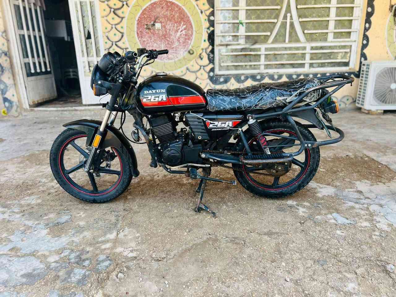 سلام عليكم دراجة دايون للبيع موديل 23 مكفول كفالة عامة أوراق استنساخ كرهبايات كاملة دراجة جديدة اية نقص مابيهة محرك 200 السعر 950وبيهة مجال ***********
