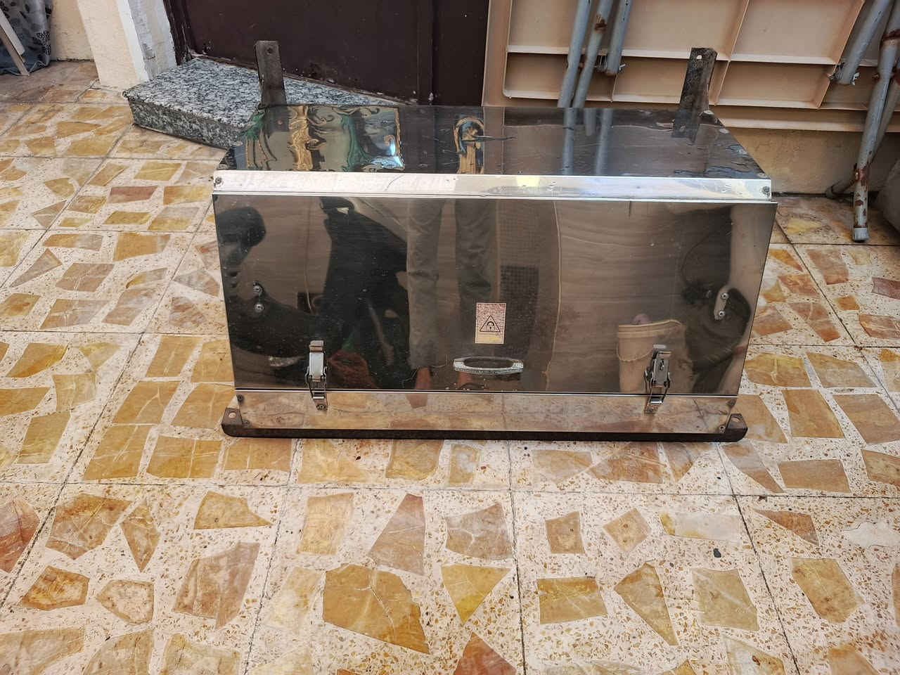 السلام عليكم صندوق للبيع مال هينو جديد باب سلايت مكاني بغداد للاتصال ‏‪***********‬‏
