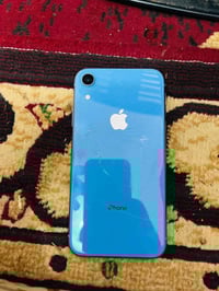ايفون XR  ذاكرة 64 شاشة بلادية وبطارية 78‎%‎ الفطر الي بالظهر بس بالجا...
