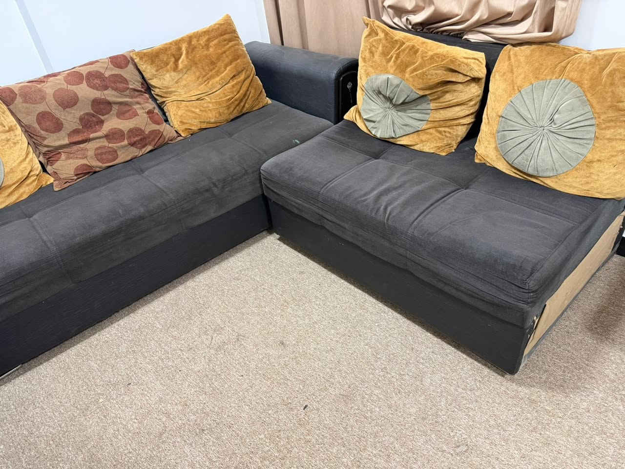 السلام عليكم
للبيع …للبيع
تخمين قنفات 
الاسود 350000
البيجي 400000
مبردات كبار 
نظاف كلش و شغالات 
سعر الوحده 850000 
للاتصال ‭0783 330 0077‬
