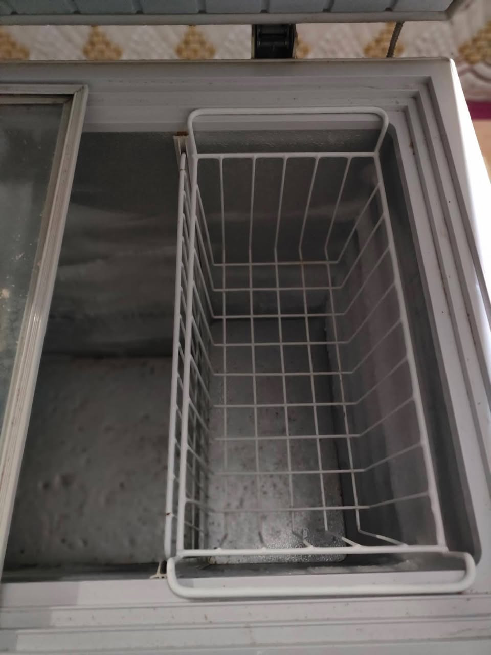 السلام عليكم مجمده رويال للبيع المجمده بلاديه نضيفه السعر ١٧٥٠٠٠الف وبيه مجال الاتصال على الرقم ***********
