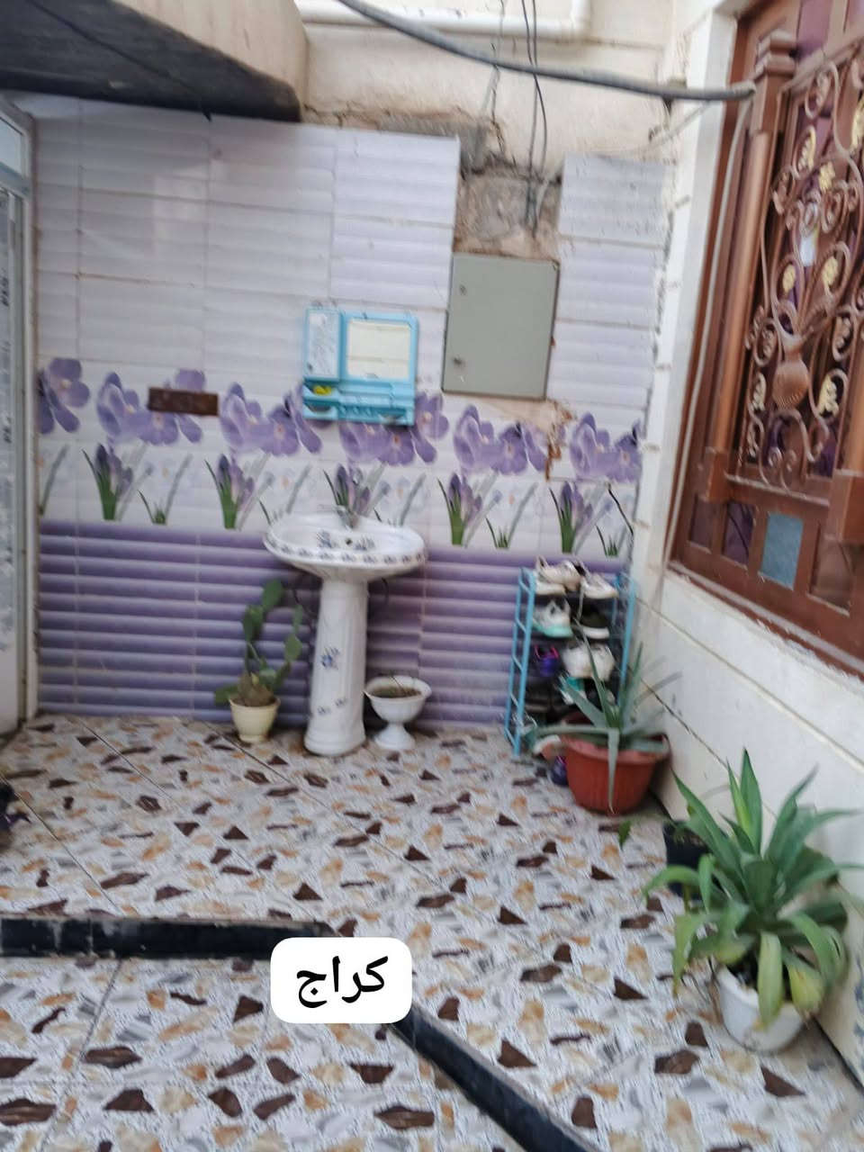 بيت للبيع في حي الجامعه خلفه شارع ٥٠خلفه.مكون من قاطين سيراميك كامل حزام.بناء ٢٠١٨. قاط اول غرفه وحمام.وصاله وبيها حمام.وديوانيه ومطبخ حار وبارد.وقاط الثاني.كذالك.نفس القاط الاول.. لاستفسار لارقام 
.***********
***********الرقم بي واتساب
