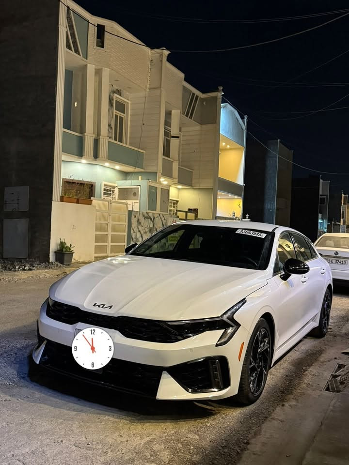 السلام عليكم للبيع كي فايف  K5 GT LINE
موديل 2025 الشكل الجديد ماشيه 16الف دخول جديد يعني اخت الزيرو ومكفوله كفاله عامه من كلشي فقط ربع بنيد صبغ وجاملغ بدون تبديل اي قطعه وبدون فتح راديتر غاز تبريد امريكا صوره الحادث موجوده بالمنشور  مرقمه شهداء بغداد  وكاله عامه بسم المشتري لون ابيض صدفي  
محرك 2500 تنفس  طبيعي 
جيتي لاين فول……...للاخير عده البنوراما 
مواصفات جلد لونين
رادار امامي وجانبي 
وحساس امامي وخلفي
ويل كب حجم 18
لد امامي وخلفي ولايت زنون اصل 
كامره وشاشه متصل وتشغيل عن بعد وبصمه وسايد بريك بصمه وشحن واير لس
انظمه قياده _ مثبت سرعه _ مانع انزلاق _ مانع انحدار 
للاتصال ***********
مكاني بغداد الامين الثانيه
