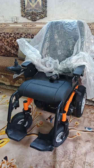 كرسي كهربائي للبيع عنوان بغداد والله كرسي جديد/***********
