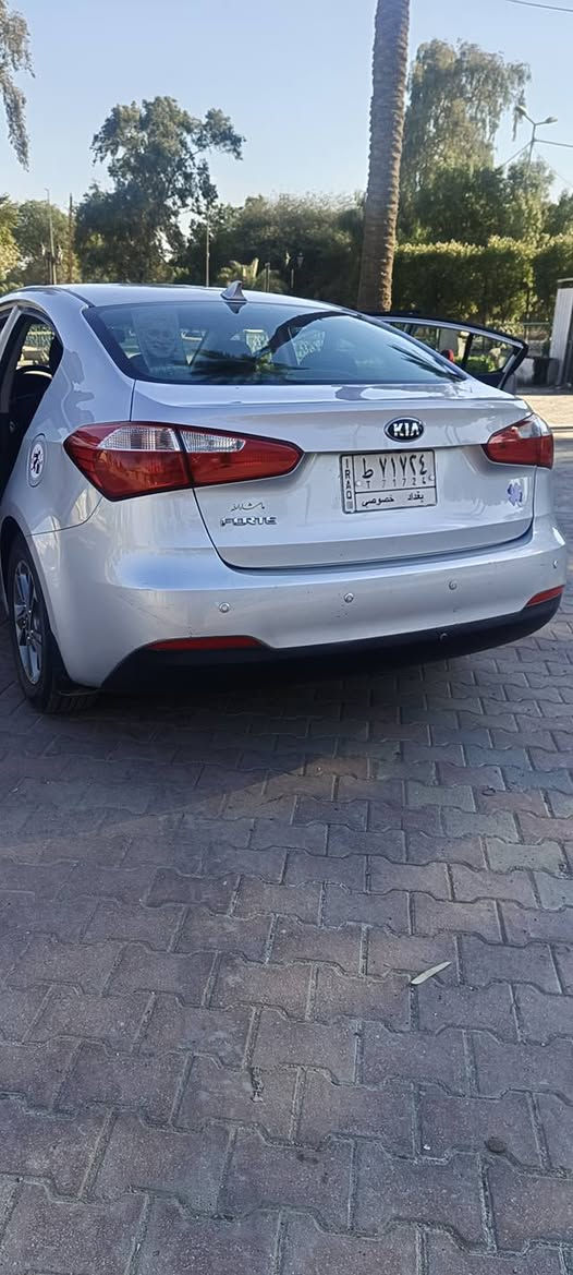 السلام عليكم 
فورتي 2016 سلفر وارد امريكي ليبل واحد 
حادثها بنيد نفسه معمر ، سونار موجود ، السيارة نص فول 
تحكمات ستيرن 
شاشة
نظام ايكو 
مانع انزلاق
كامرة خلفية + حساسات
ويل كب 15
" السيارة نقصها فقط كمبريسر تبريد "
السعر 115 وبيهه مجال
رقمي بي واتساب. ‏‪***********‬‏ بغداد, العراق
