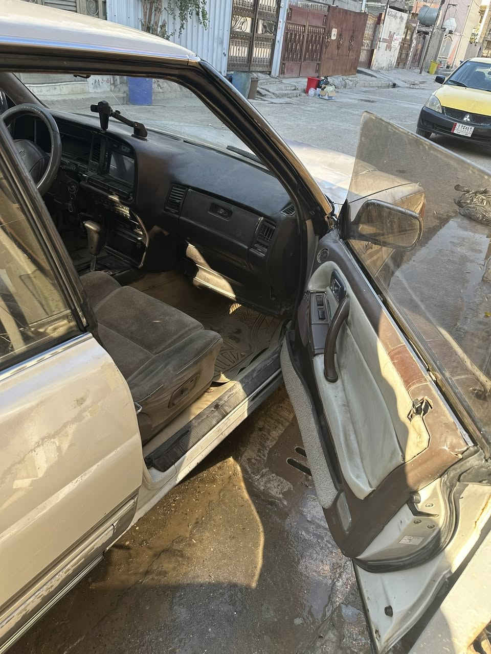 سلام عليكم ورحمة الله وبركاته هارتوب للبيع السعر 35 بي مجال موديل 1991سياره خير من الله مثل ماواضحه كدامكم صدرها زين كير ميكنه خير من الله داخلها نضيف كشرتها نضيفه بيها شويه اخياسات شي قليل  رقم اديالئ  رقم انكليزي  مكان بغداد العبيدي اي استفسار على هاذا الرقم ***********
