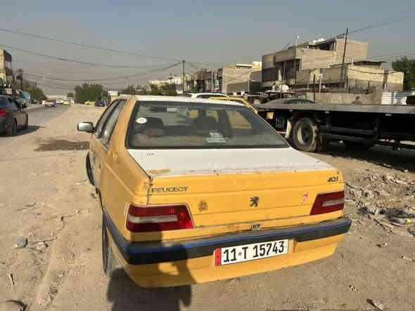 السلام عليكم 
للبيع بيجو  GLX
موديل 2010 
رقم بغداد انكلزي جديد 11
مصفر هيئه وغرامات 
محرك وكير مكفولات 
تدفئه وتبريد شغالات 
سياره نضيفه كلش 
جاهزه مابيها اي نقص 
سعره 25 ورقه مكاني بغداد شهداء السيدية 
للاتصال ***********
