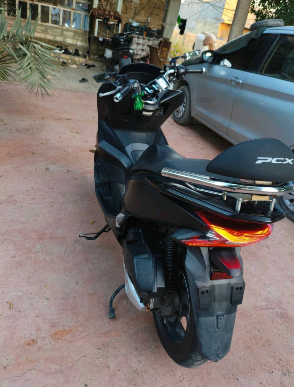 سلام عليكم 
Pcx  جيل الثالث
 كفاله عامه مال جناي الله شاهد دهن امزويل بانزين كله محسن بيهه صالنصه رياضي والبلادية موجوده  دراجه تتعب تكول جديده معدل 120 شرط
مسويله ادامه كامله تخم تاير 
رايده ب12 وبيه مجال بسيط
مكاني مدينة الصدر رقم ***********