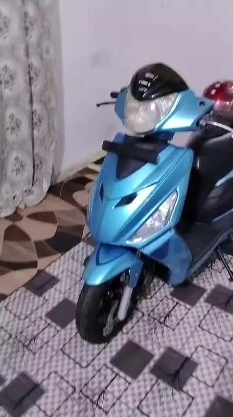 السلام عليكم دراجه للبيع نوع لدراجه هنديه فحل دراجه كلش جديده تخم تاير جديد برغي ما مفتوح بيها دراجه مال جناي ع ايده كهربائيات من الطول للطول نكره سلف وهندر شغاله مكينه ناعمه خرسه معدل ونهضه خير من الله گيجات كلها شغاله بريكات ورا وكدام جاهزه العنوان ساحه سعد الشراي يتصل ***********
