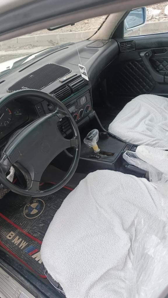 Bmw 520 کەپسە
1993
گێڕو مەکینە و ئەکسل بە شەرت
ئاڕمی پلاستیکی سلێمانی 
بەشەرتی ئاڕم و ئەوەلیات 
چوار جام کارەبا گێڕ ئۆتۆماتیک
شەغالە
بێ دەعمو لێدراوە چوار تایەی تازەی لەژێرایە 
سەیارەیەکی بێ کێشە و تونگوتۆڵە
 شوێن سلێمانی  نرخی ٤٩$
ژ.م    *********** السليمانية, العراق
