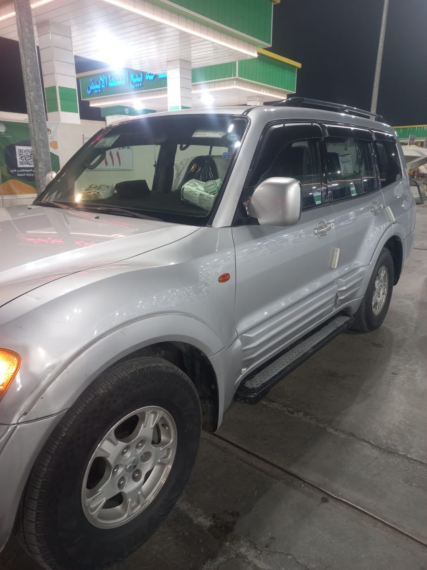 السلام عليكم للبيع باجيرو موديل 20002 السياره ابلاديه عده بارد بل جملغ الكدام السياره كلش نضيفه السعر 90 وبيها مجال ***********
