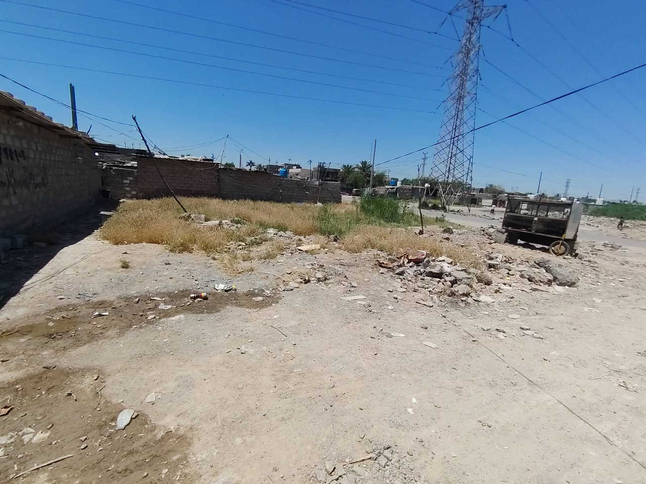 سلام عليكم قطعة أرض للبيع مكان ديالى بعقوبة التحرير قرب شارع الحولي تحت الضغط العالي الاستفسار***********

