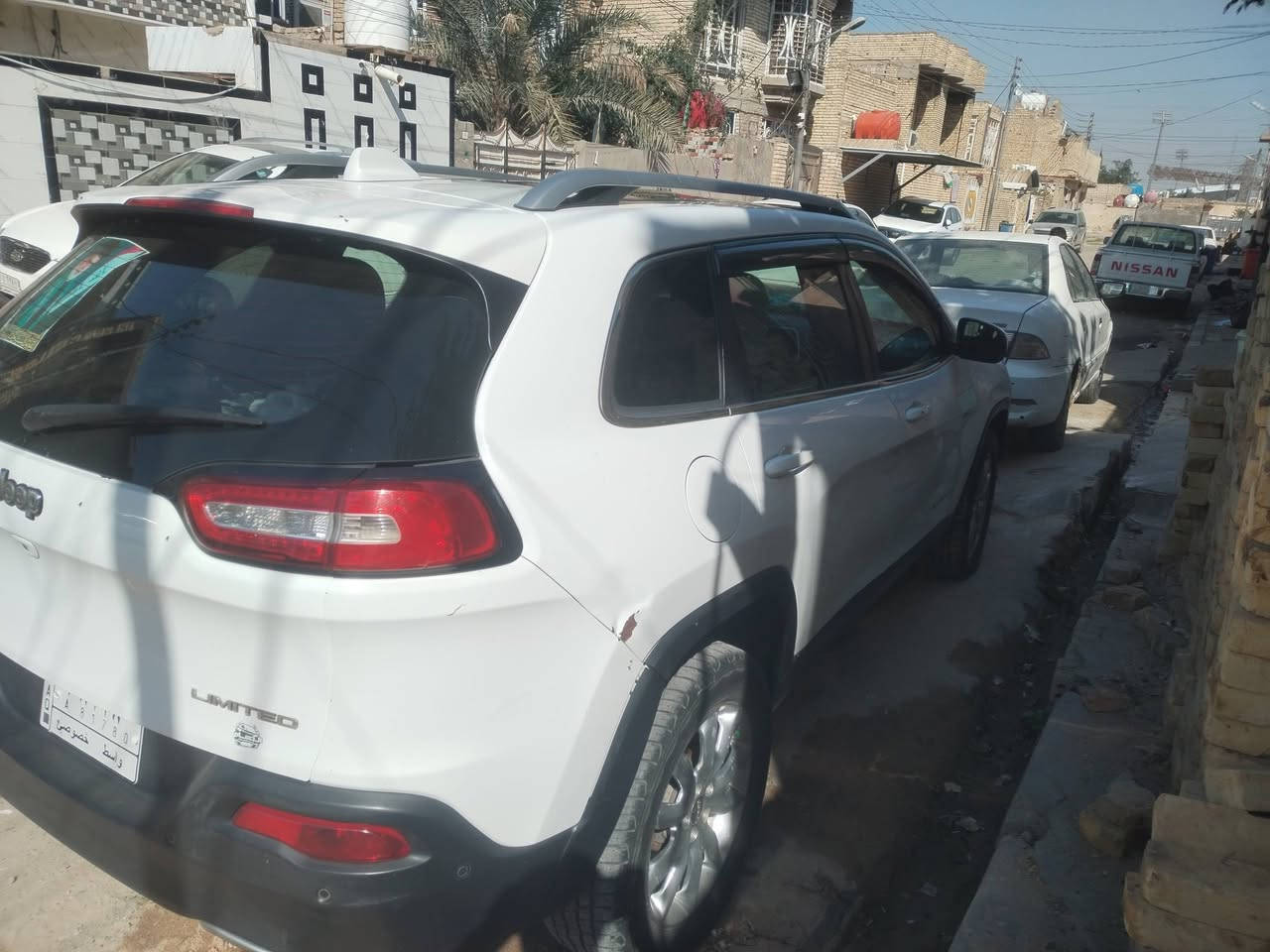 سلام عليكم جيب بزون موديل ٢٠١٦ فول مواصفات مكينه 6 سلندر ٣٢٠٠ لمكينه صايرلي شهر من شاده بعده بل جيس  سياره حداديه وتخم تاير جدد بيه اوبع قطع صبغ تخريب لا ضربه ولا شي السعر ١١٥ وبيه مجال للطيبين ***********
