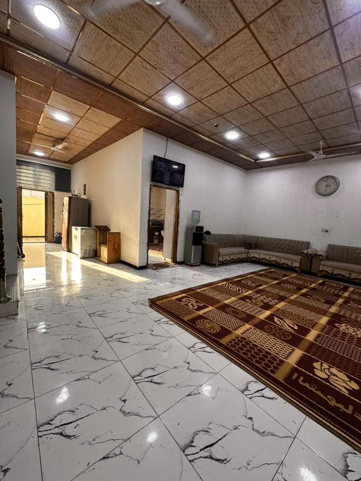 سلام عليكم
دار سكن البيع ابو الخصيب العوجه شارع المقيمين 
مكون 4اربع غرف وصالة جبيره واسعه ومطبخ وكراج واسع وحمامات داخلي وخارجي 
بناء 🔨 حديث 
طابو زراعي عراقي اصل 
وموفر كل الخدمات 
المساحه 220
السعر 78وبي مجال
استفسار اتصل 
***********
