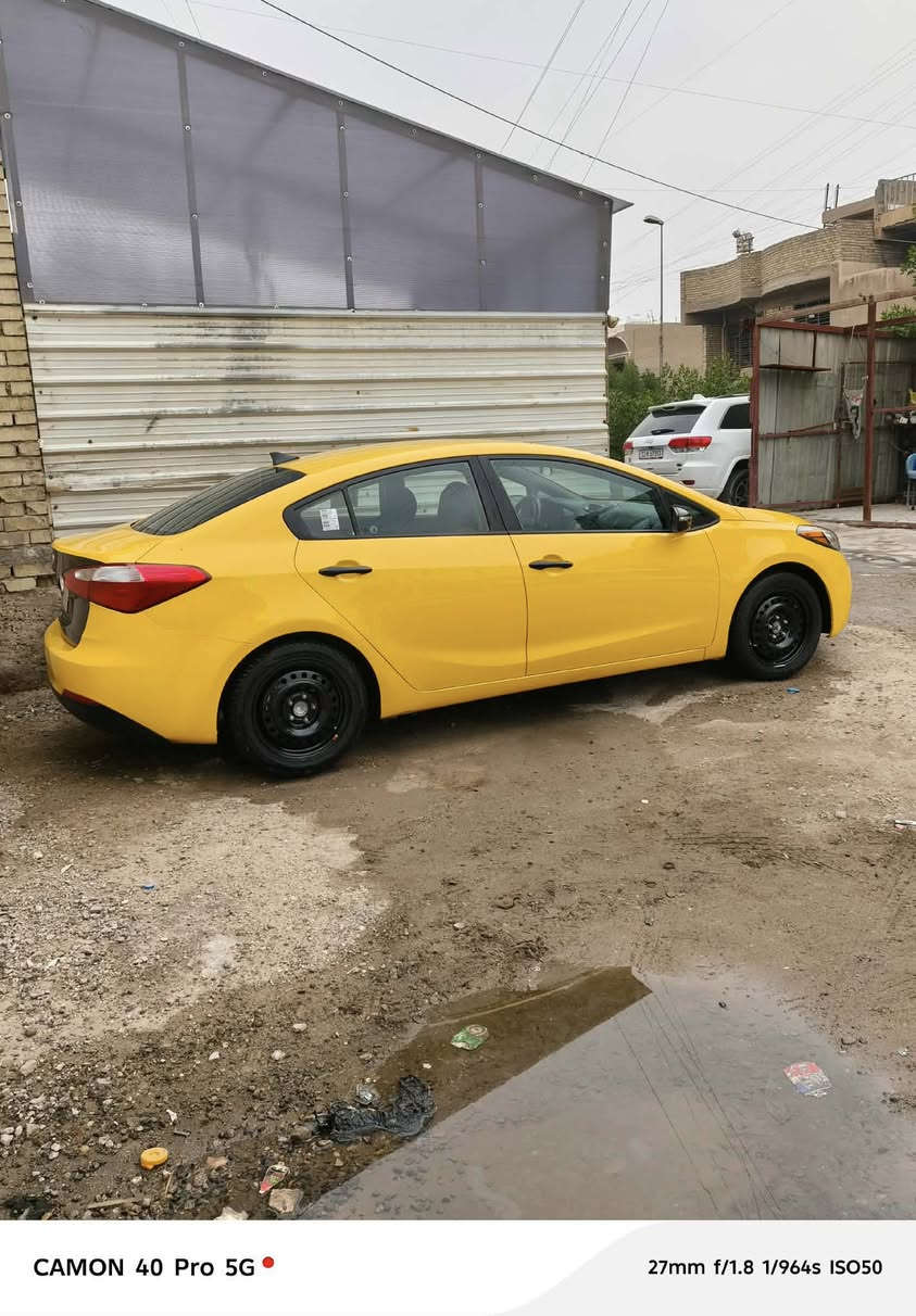 السلان عليكم فررتي ١٦ امريكي محرك ١٨٠٠ دوش سيارة جديده بعني الكلمة  ماشية ٨٦ حقيقي السيارة ليبل واحد بدون ايدباك بدون تبديل السعر ١٢٢ ورقة وبيه مجال للشراي 
مكاني بغداد الزعفرانية ***********
