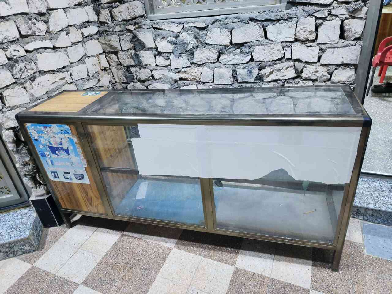 ميز محل للبيع كبير جدا عرضه مترتين  وارتفاعه متر ونص مكاني السبعه كيلو قرب زنبيل
السعر 65وبي مجال 
التواصل: ***********او خاص
