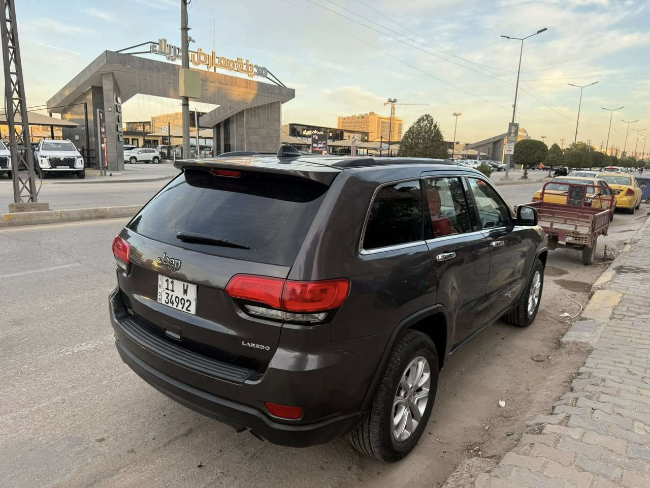 السلام عليكم
جيب 2015 
حادث 3 قطع  جانبي بدون دواخل
وبيها كلير ع كد شريط بنص القماره من امريكا شرط بدون تعديل ولا معجون
بجم كبس 
ايرباك برده فقط
ماشيه 136 الف 
كير مكينه حداديه كفاله 
سياره جاهزه وبدون نقص 
مكان سياره بابل
سعر 175 وبيها مجال 
سنويه  2027 
***********
