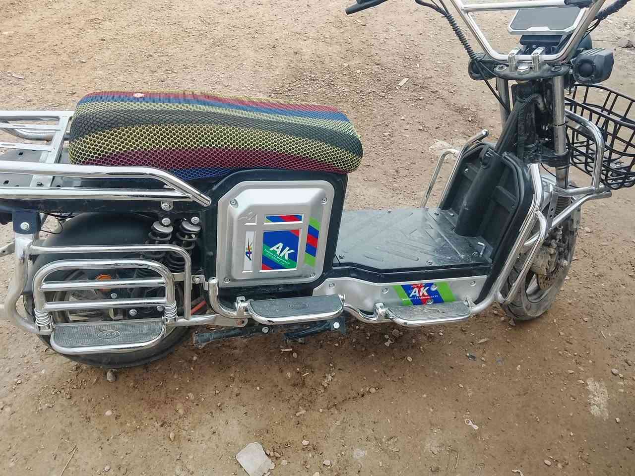 سلام عليكم.....موطور شحن 7بطاريات مستخدم أقل من شهر لبيع مكاني الرمادي زنكوره المفرك ***********
