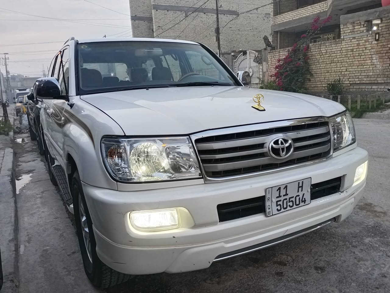 السلام عليكم للبيع او المراوس 
وين اليدور نضيف 
لاندكروز GXR 2006 ام العلامه المذهبه فول مواصفات السياره مكينه وكير جدد حداديتهه شرط اذا مو زيرو مو قبول 
بدون حادث صبغ قطعتين تبريد ثلج دركه صاج اصلي فتحه بصمه تشغيل عن بعد شاشه جبيره حساسات خلفي  7 راكب 3 قطع تبريد لايت  ناصي بلاجكتور كله منضومه زنون ماشيه 300 كم حقيقي ثلاجه وصطيه السياره جاهزه ما بيهه اي نقص رقم بغداد الدولي بسمنه تحويل مباشر سنويه لل29 السياره جديده بمعنى الكلمه واحله من الصور 
عنوان السياره بغداد مدينه الصدر 
السعر خاص
الاستفسار ***********ابوسجاد
