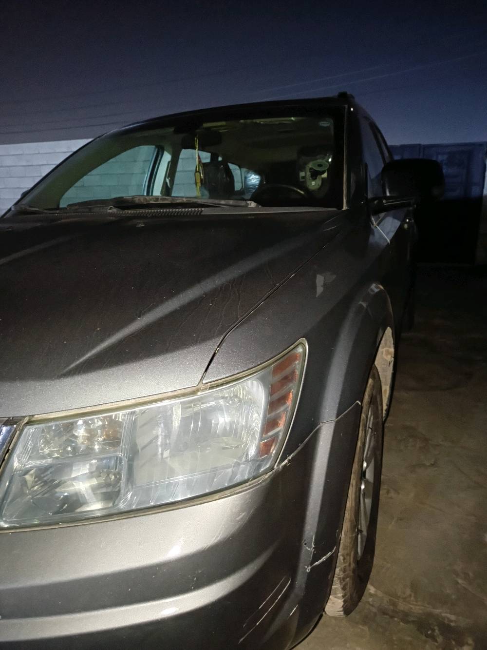 دوج جورني عالي هزة 2026 وسنوية جديدة 2030 بأسمي تحويل مباشر شاشة وكاميرا خلفية گير محرك 2400 اربعة سلندر كلها تمام تدفئة وتبريد بلادية فقط جاملغ امامي اليمنى موديل 2009 رقم دولي سليمانية
