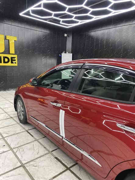 السلام عليكم 
الانترا ٢٠١٧
موصفات عادية
شاشة 🖥️
كامرة دوارة 📷
تحكمات ستيرن 
٣ اضمة قيادة ( سبورت وعادي وايكو )
لايت زنون 
ماشية ٦٤ ميل
السيارةً كلين تايتل ما بيها قطرة صبغ غير الدوسة جه الصدر ربعها صبغ اثر شخط مو حادث الباقي كفالة عامة 
كير + مكينة  كفالة عامة 
تخم تاير جديد 
منضومة غاز قبل شهرين شادها بعدها كلش جديدة 
منضومة تبريد كاملة جديدة 
ادامة كاملة للسيارة 
السيارة جديدة بمعنى الكلمة 
رقم بغداد انكليزي باسمي ثاني يوم تحويل 
السعر ١٣٥
***********
