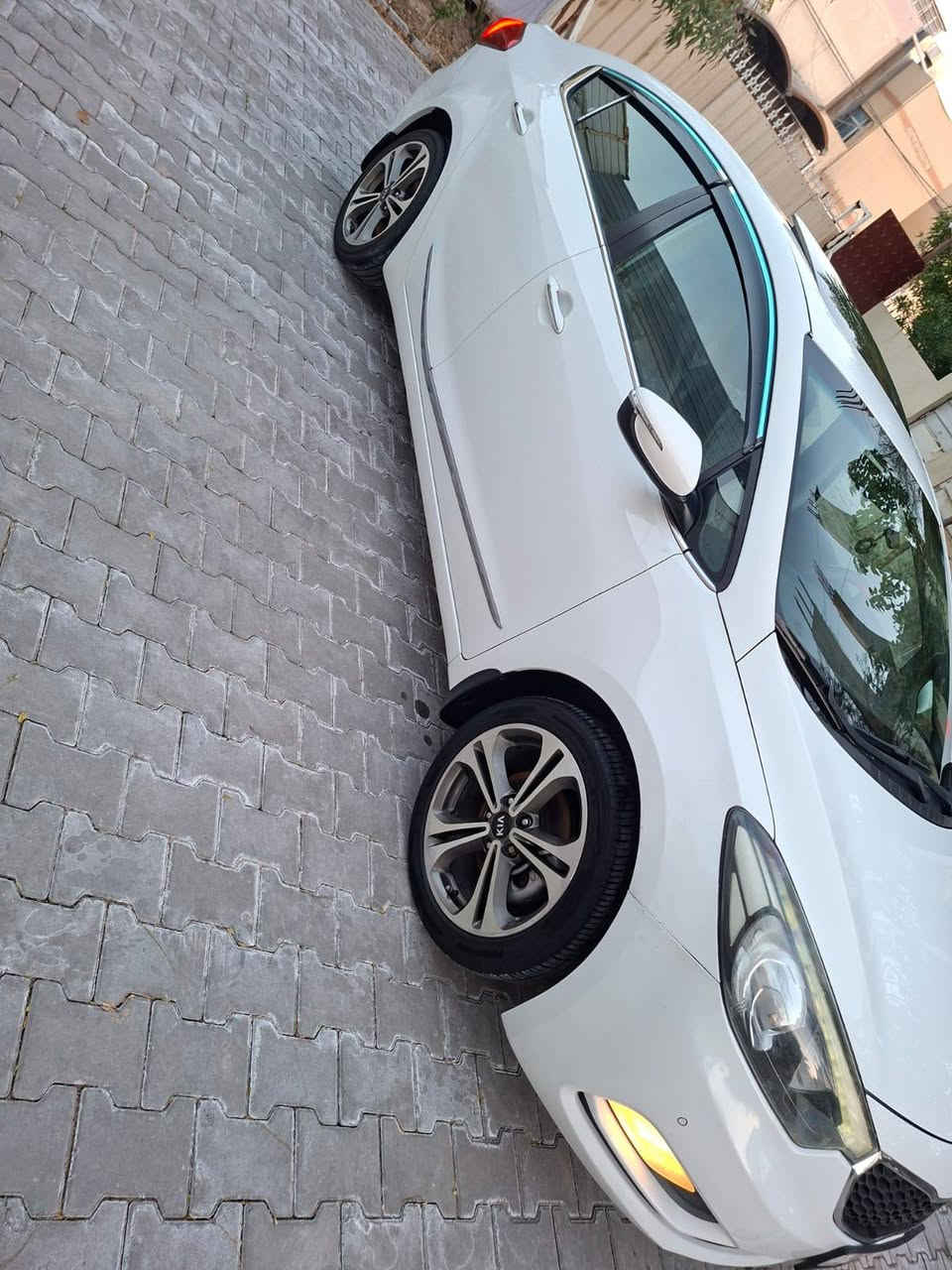 السلام عليكم
سيراتو فول مواصفات واحد على واحد 

موديل 2013 شكل ال 2014

سيارة بصمه كشنات تدفىة تبريد 

حساس أمامي خلفي 

تبريد أمامي خلفي 

لد أمامي خلفي 

فول تحكم 

5 ويل كب كروم

سيارة مفوله مواصفات

حدودية جديدة تخم تاير كير مكينه كفالة

بها ملاحظات جدا بسيطه 

#السعر 130
للاستفسار ع الرقم ***********
غير متواجد على الفيس
