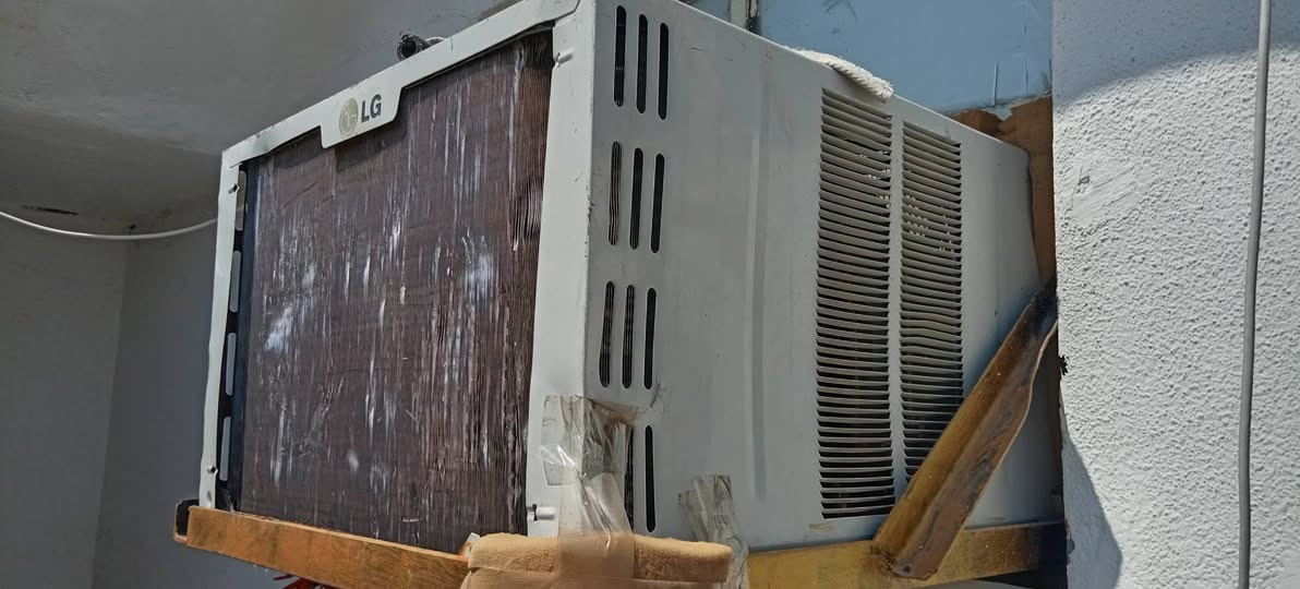 مكيف ال جي 2 طن ويه قاعدته
حار بارد وغاز الشركه بعدو بي
السعر250 
للاتصال ***********
