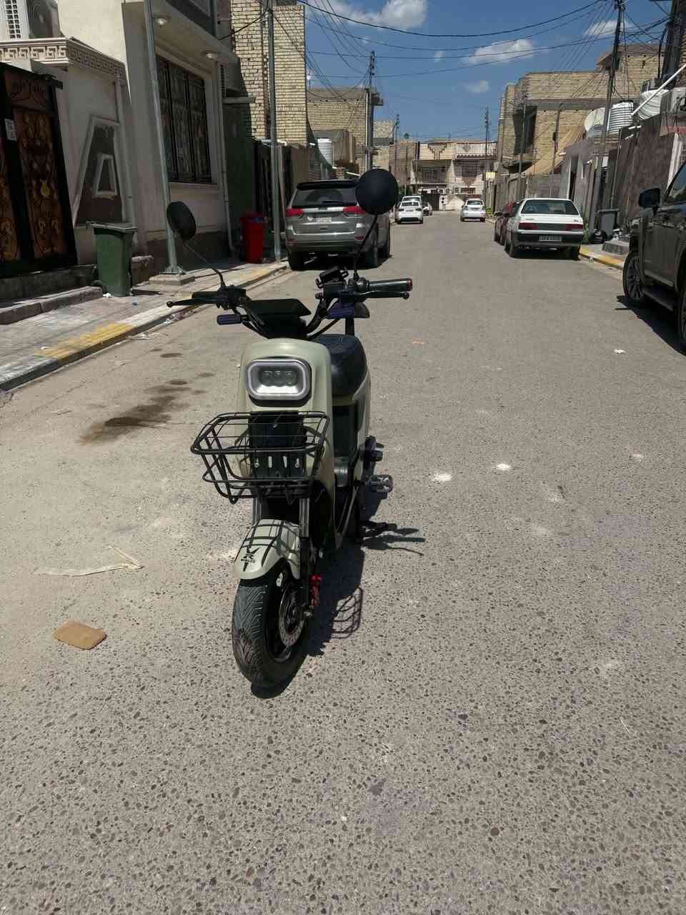 R8 WINLEE 2025 بطاريات 2026 كفالة من كل عطل للبيع كربلاء حي المجتبى قرب فلكة الثورة سعر خاص رقم هاتف ***********
