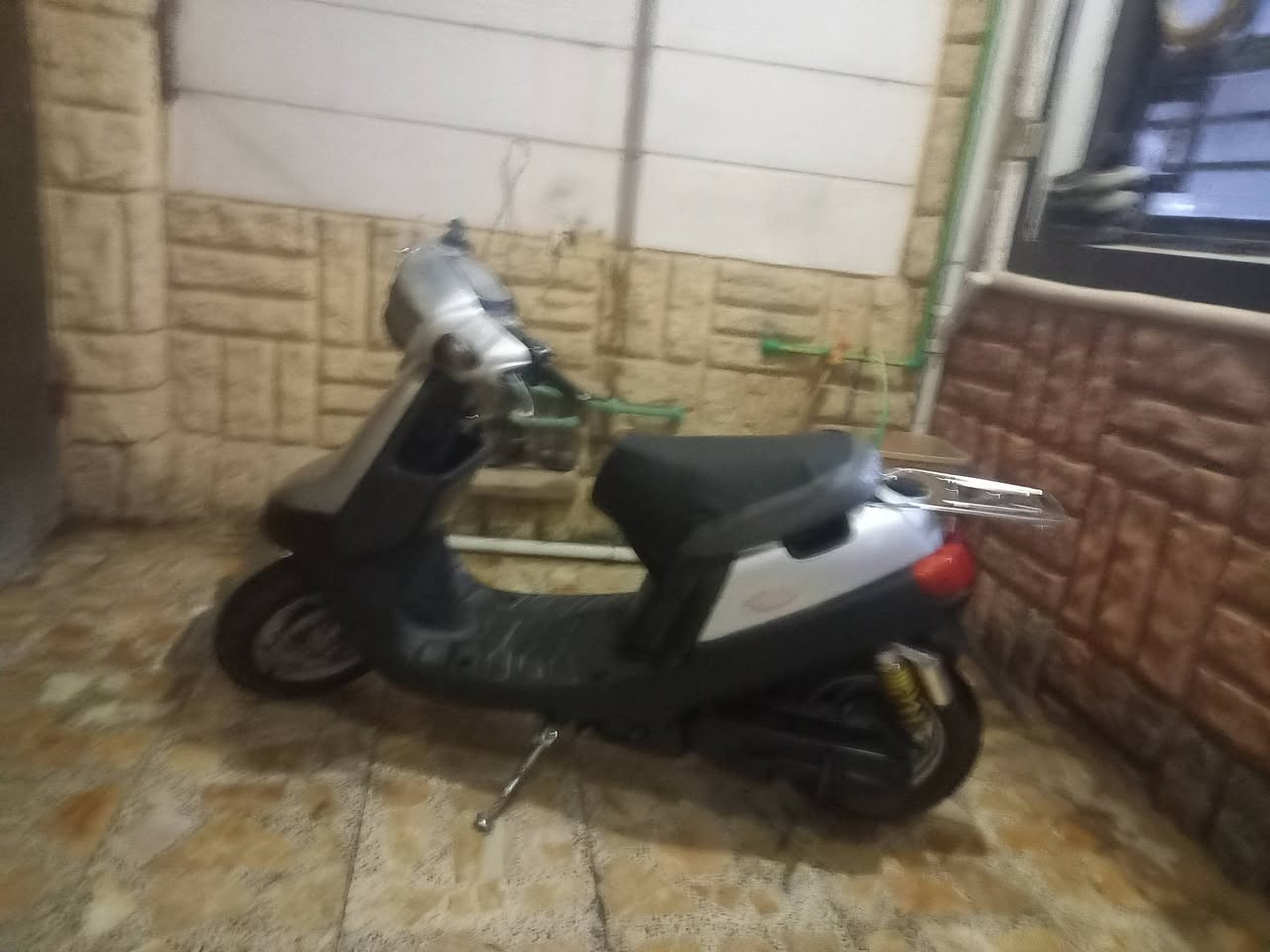 السلام عليكم دراجه بطه2003شغاله مكينه خرسه لاصوت كير ولا روله تايرات جدد نكره سلف كهربائيات شغاله شلعه شك الكاع معدل مكينه ناعمه السعر٢٥٠ وبيه مجال الاستفسار مراسله الصفحه او رقم ***********
