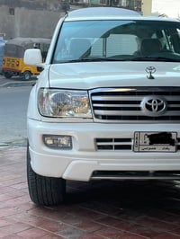 لاندكروزر 2004 سيارة جاهزة من كلشي رقم بغداد المكان بغداد بيها ٤ قطع ص...