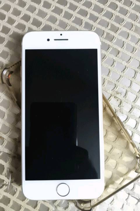 هاتف ايفون7 شمباني 
ذاكرة 128
الجهاز كلشي مابي مكفول من كلشي 
عنوان الهاتف كرادة 