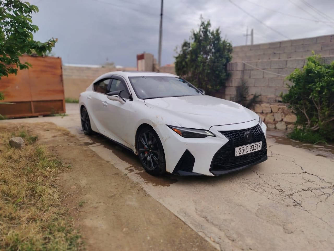 لكزس is 350 F Sport
موديل 2023
الضرر مكلوب صبغ شبه عام
مرقمه كركوك 25
السعر ١٧٠ وبي مجال 
 ***********
