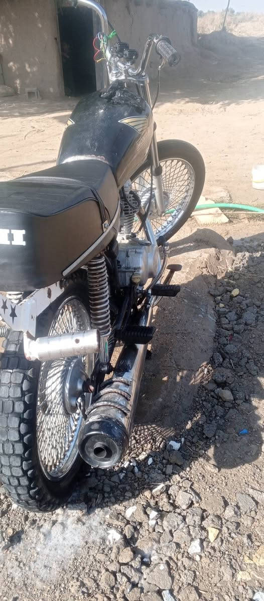 دراجه للبيع موديل 21 كفاله عامه كلك مقفوله عشائر مكانه ناصريه قلعه سكر 350 وبيها مجالس الخاص مفتوح ورقم الهاتف‏‪***********‬‏
