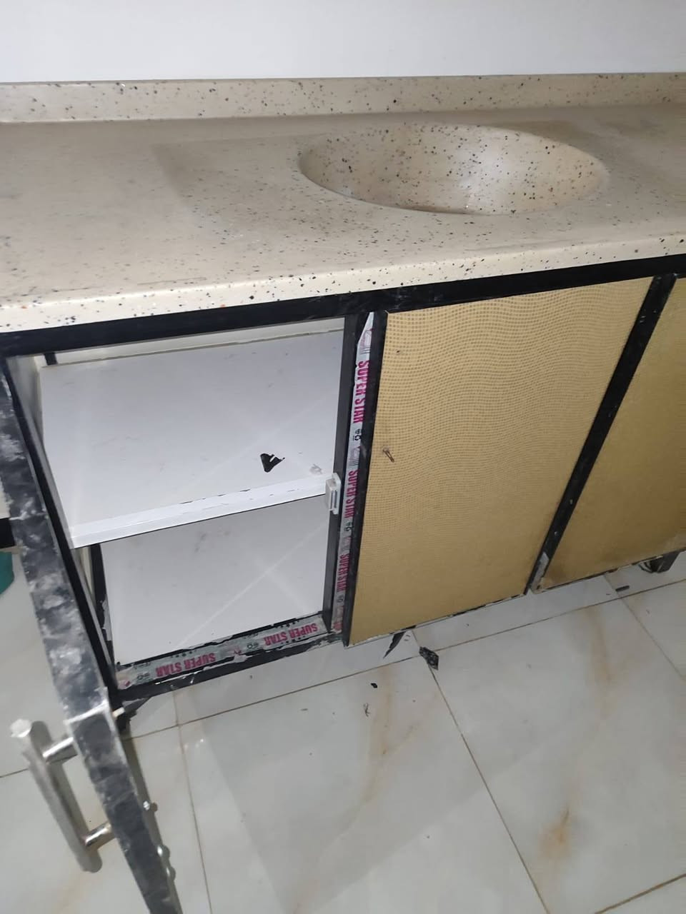 للبيع بسعر مناسب سنك مرمر تفصال مستعمل قليل 
***********
